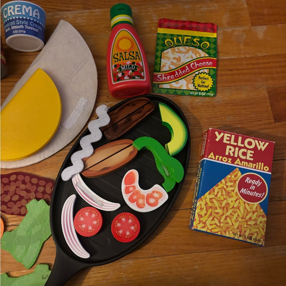 Melissa and Doug Taco and Tortilla Set